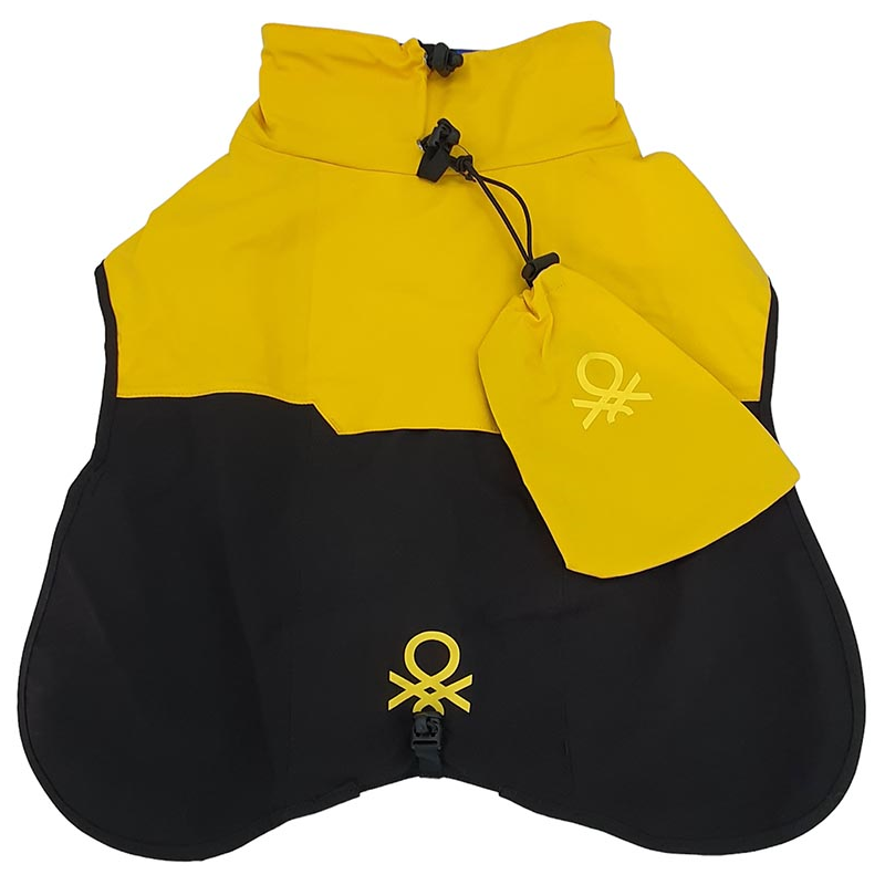 BENETTON IMPERMEABLE AMARILLO 40CM